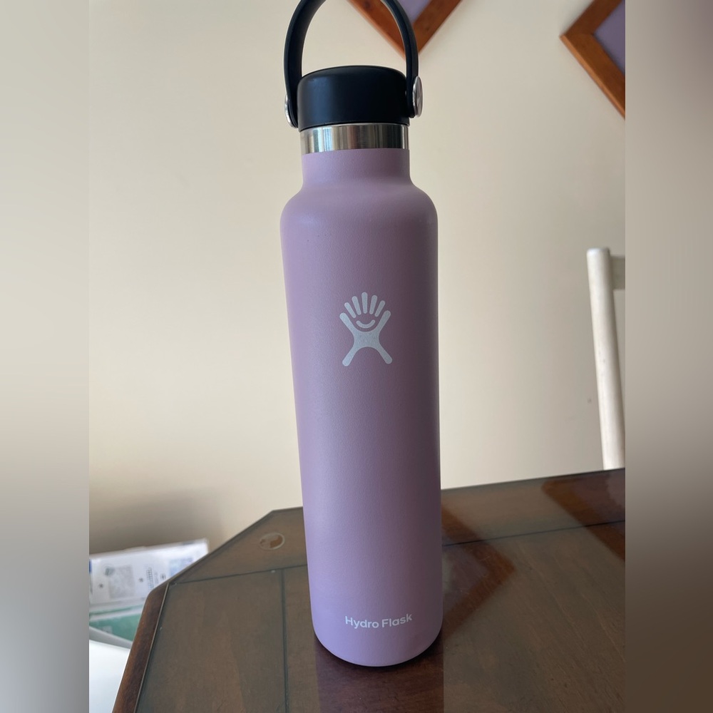 Hydroflask 24 oz in Lilac